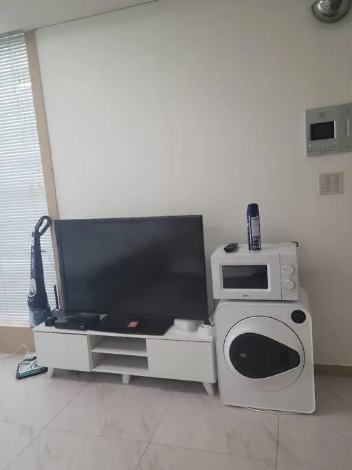 1 Min To Seolleung Staion Spacious Studio Apartment Seoel