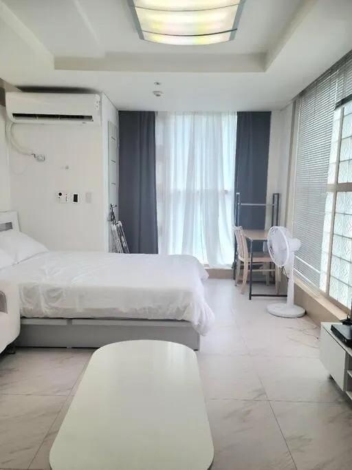 1 Min To Seolleung Staion Spacious Studio Apartment Seoel
