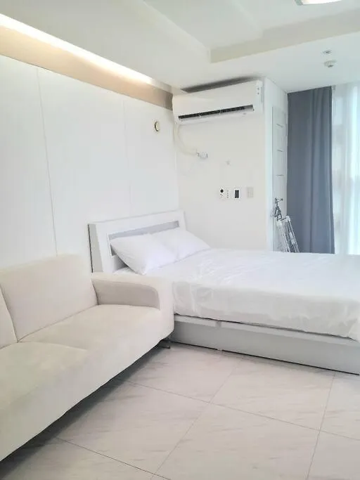 1 Min To Seolleung Staion Spacious Studio Apartment Seoul